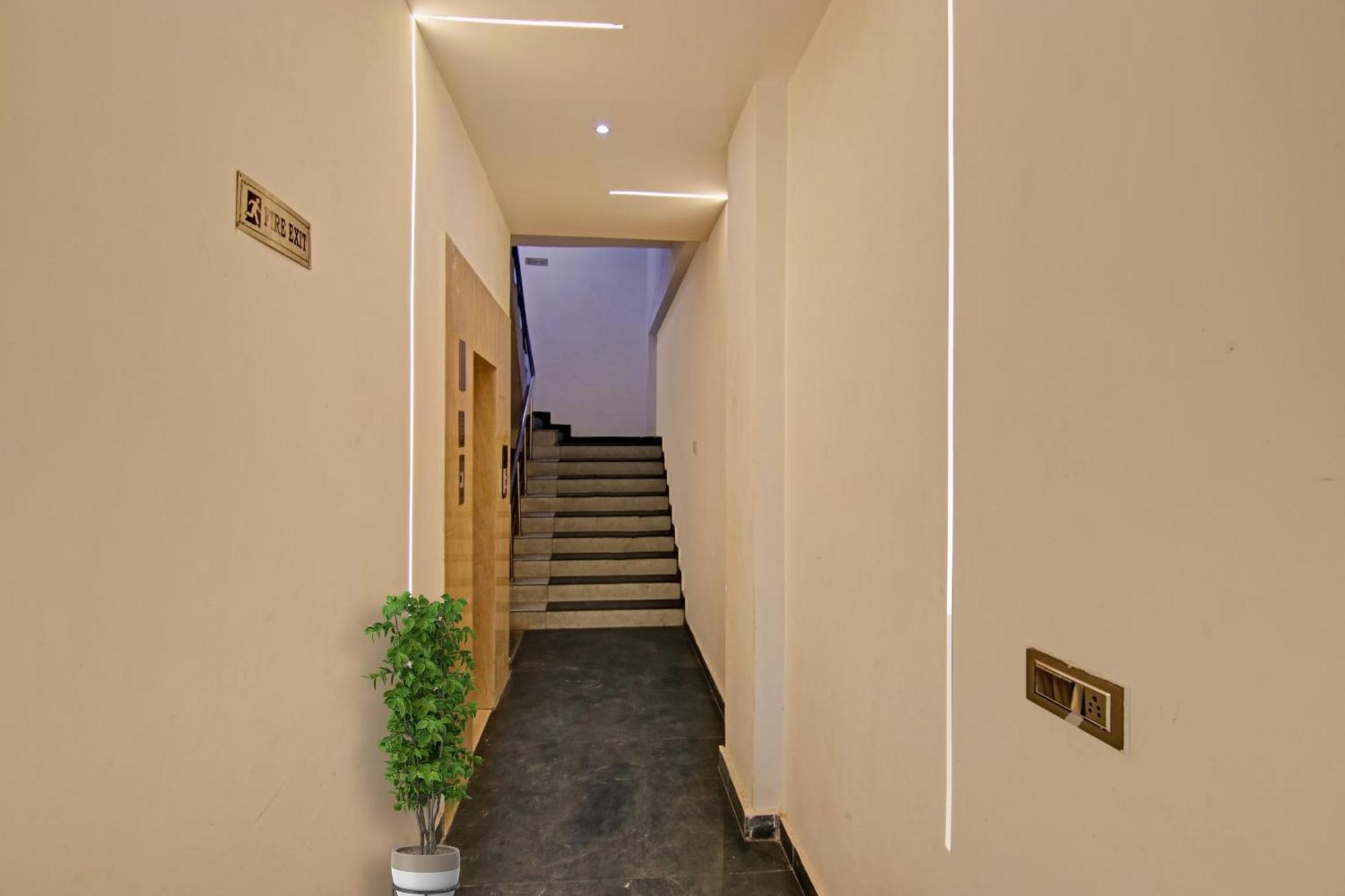 Hotel 19 West Nueva Delhi Exterior foto